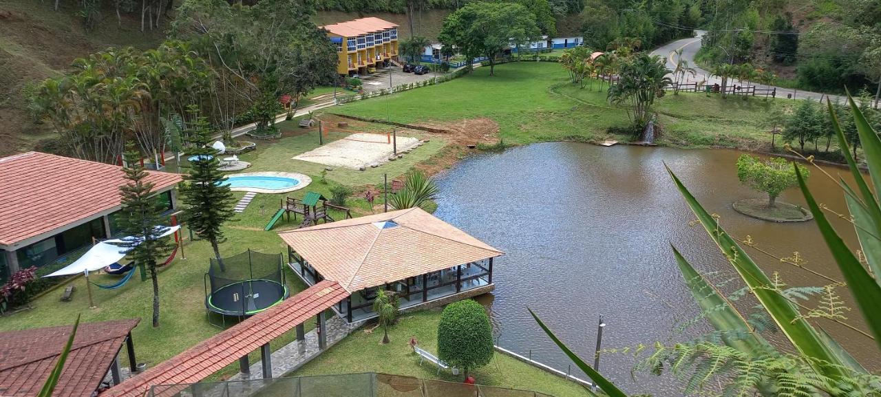 Hotel Fazenda Bonanza Енженнейру-Паулу-ді-Фронтін Екстер'єр фото