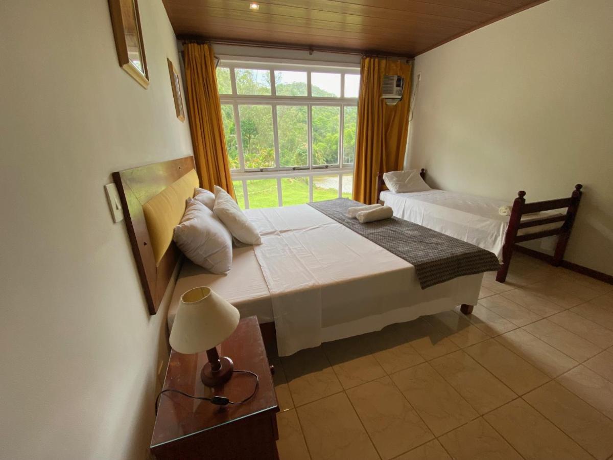 Hotel Fazenda Bonanza Енженнейру-Паулу-ді-Фронтін Екстер'єр фото