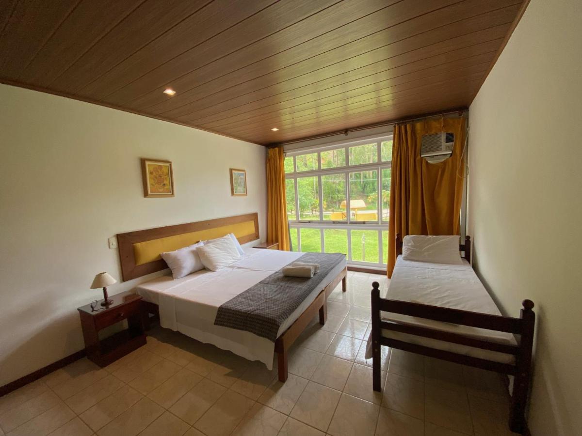 Hotel Fazenda Bonanza Енженнейру-Паулу-ді-Фронтін Екстер'єр фото