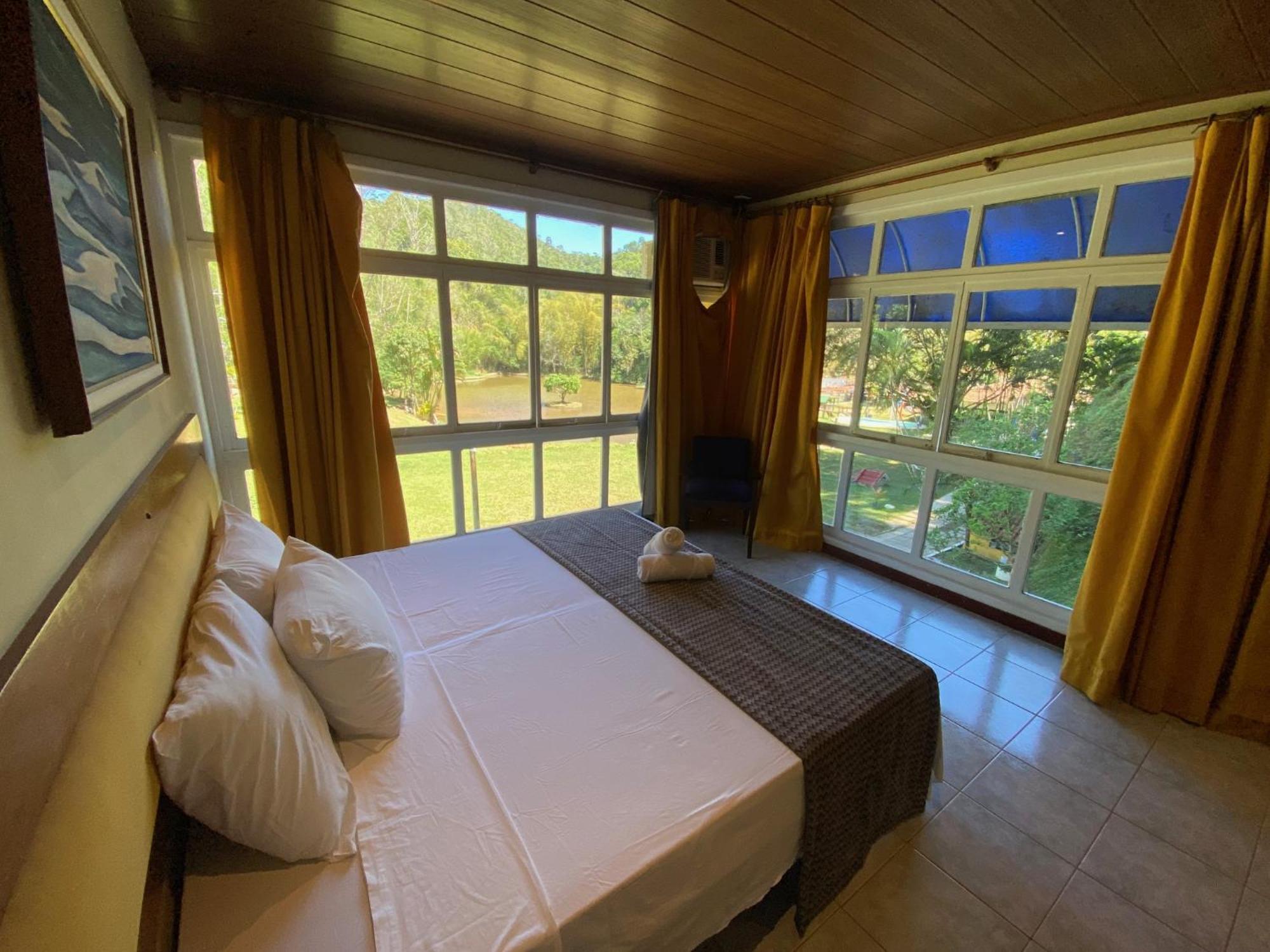Hotel Fazenda Bonanza Енженнейру-Паулу-ді-Фронтін Екстер'єр фото